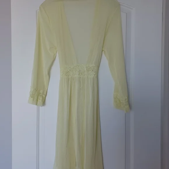 La Vie en Rose sheer robe - Picture 4 of 6
